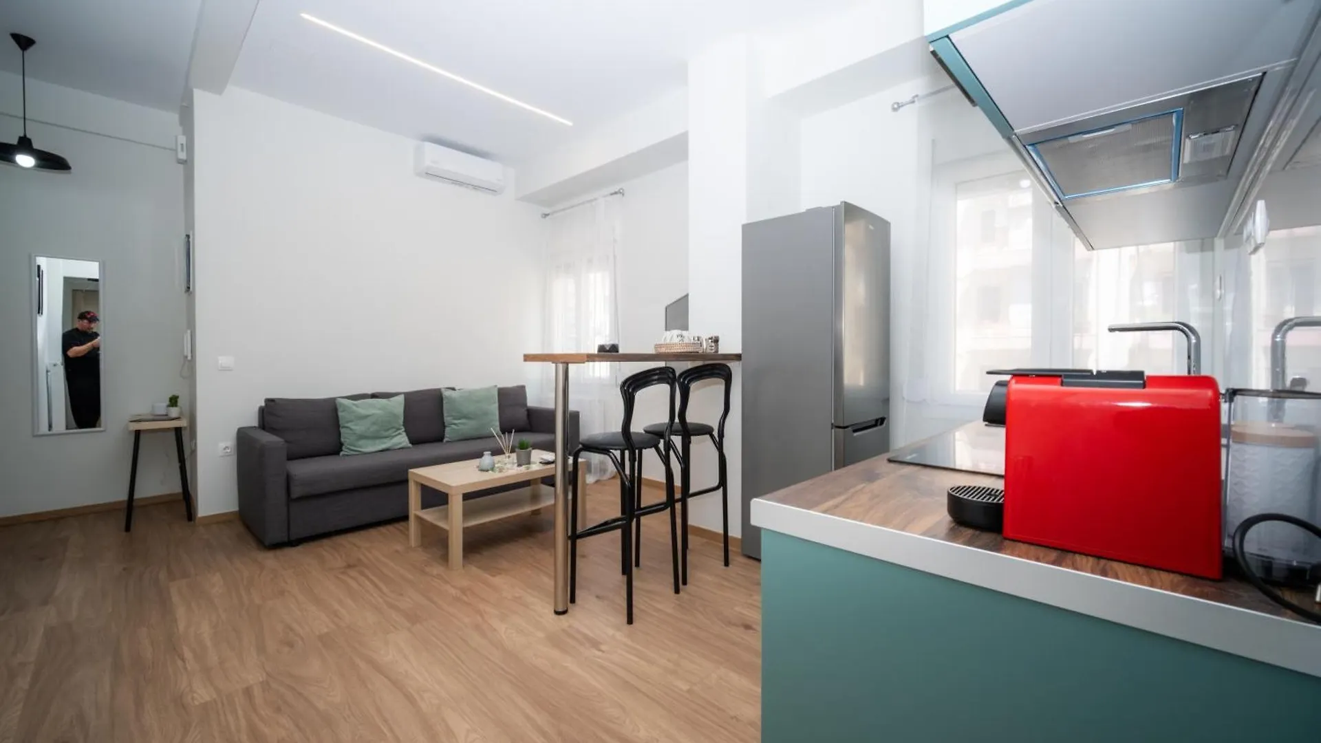Agias Sofias Svolou Center contacts